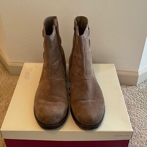 Ladies Naturalizer Taupe Short Boots sz 11